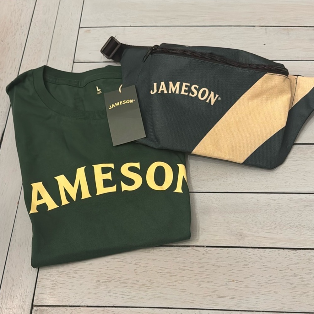 JAMESON | T Shirt Sz L & Fanny Pack CrossBody Women’s Style Shirt Green